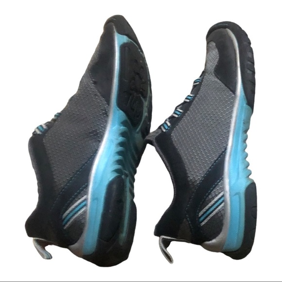 Beautiful Big Girl Tennis Shoes Size 5,5 in Excellent Used Condition - Picture 4 of 5